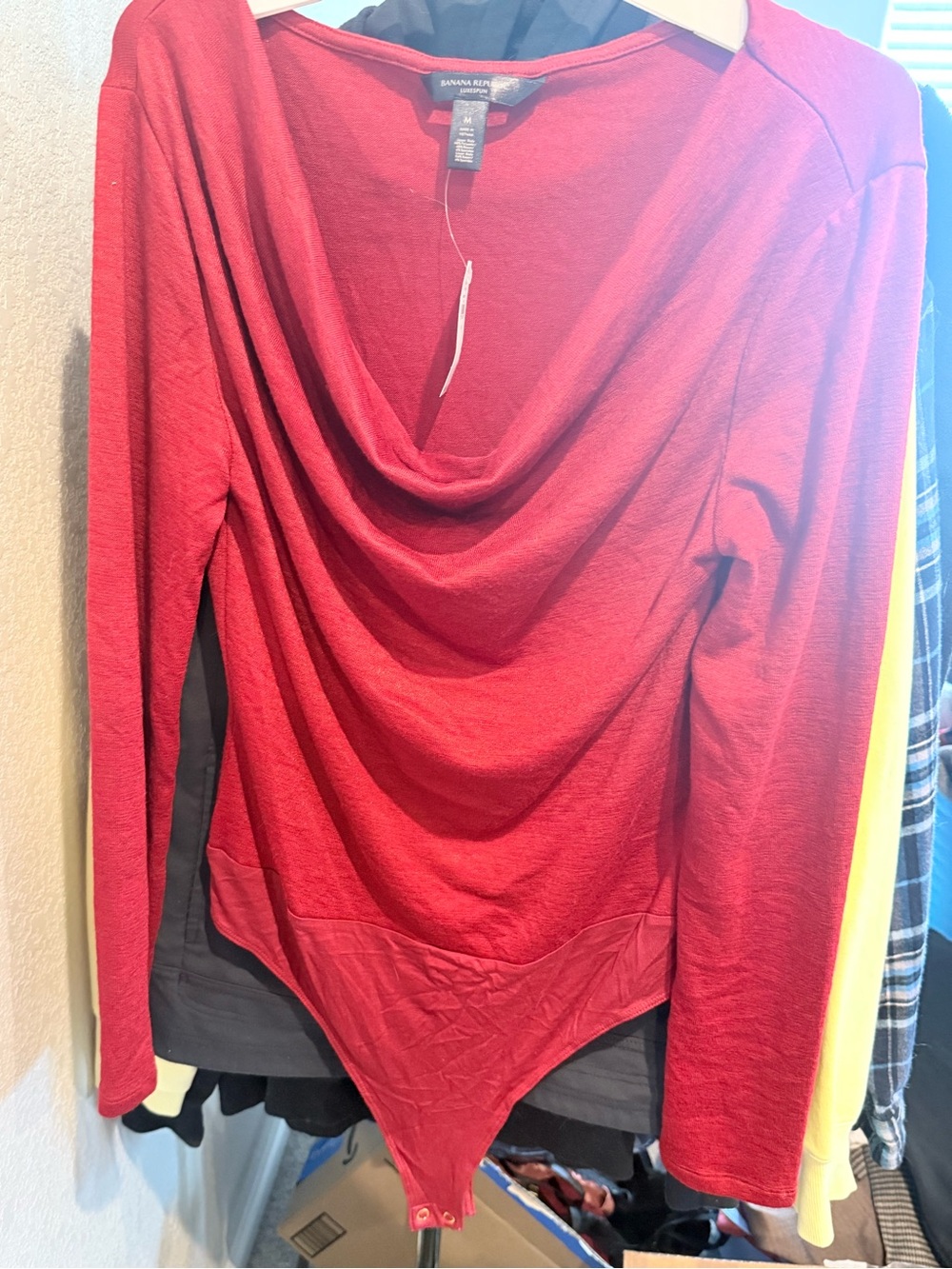 Banana Republic Luxe spun SZ M Red Draped Cowl Neck Bodysuit Sweater
